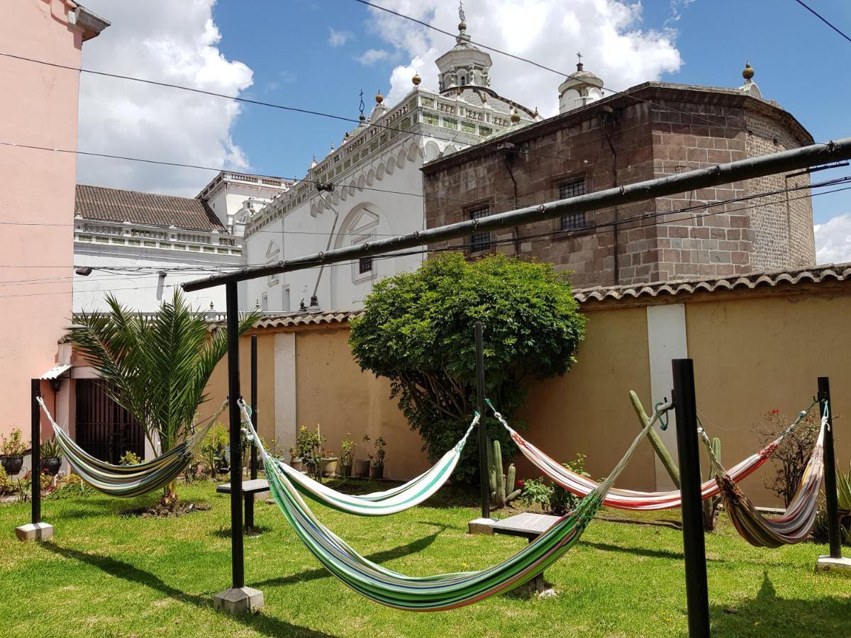 Hostal Juana De Arco Кито Екстериор снимка